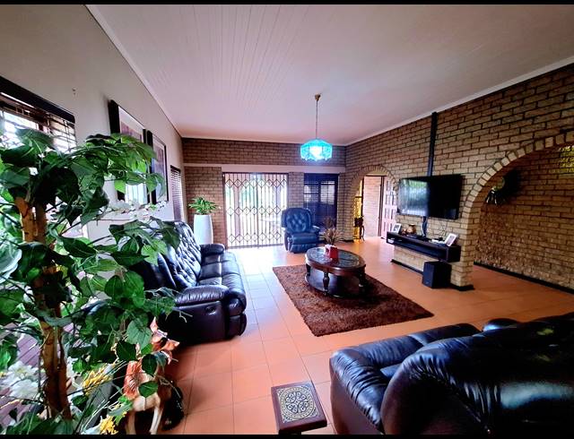 4 BEDROOM HOUSE FOR SALE IN BLUFF